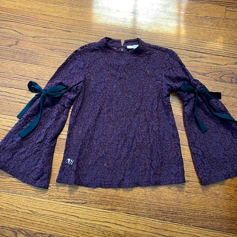 Lace bell-Sleeve Top